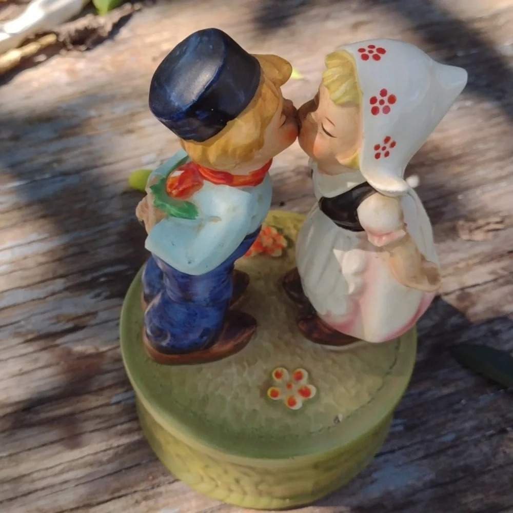 Hummel Music Box Figure - Picture 2 of 3